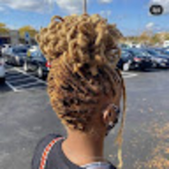 Meet your Posher, Lovely - Picture 1 of 1